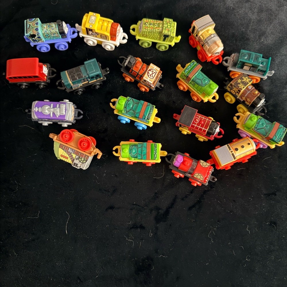 THOMAS the Train & Friends Miniature 18 Piece Train Toy Set